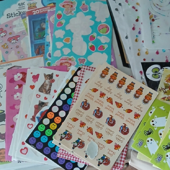 Assorted Stencils And Decorative Sticker Set for Crafts Scrapbooking - Picture 4 of 10